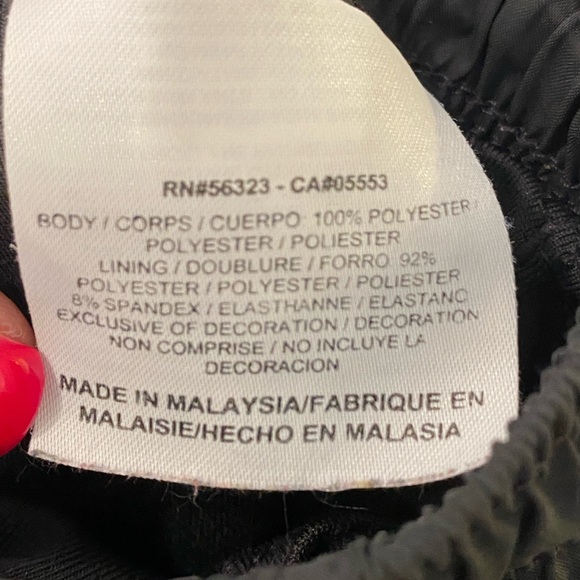 Nike Women's Black Dri Fit Tempo Embossed Running Shorts Zipper Pocket Sz S - Picture 4 of 5